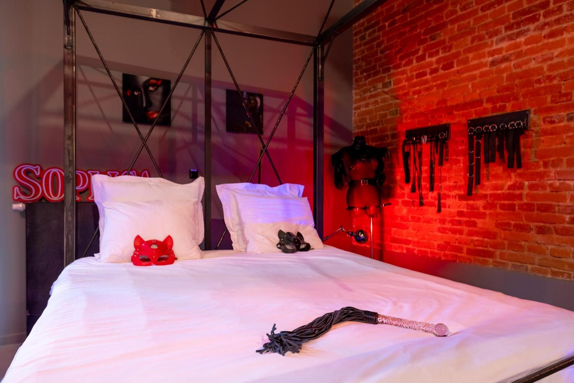 Apartament Bdsm New Grey 18 Manufaktura Centrum Miasta Parking Bezplatny Bardzo Wygodne Lozko Ogromne Lustro Dla Doroslych Adults Only